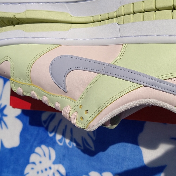 Women's Dunk Low 9.5 - Picture 3 of 11